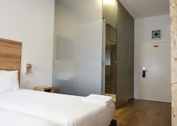 Hi!go בית הארחה Vila Nova de Famalicão